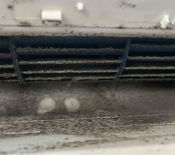 龙口空调吹的风有股烧焦味是怎么回事